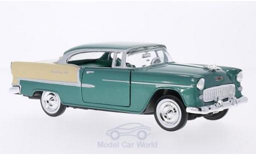 Chevrolet Bel Air 1/24 Motormax Hardtop metallise verte/beige 1955 miniature