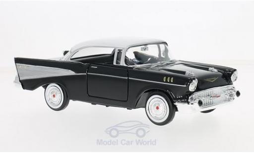 Miniature Chevrolet Bel Air 1/24 Motormax noire/blanche 1957 Chevrolet Bel Air 1/24 Motormax noire/blanche 1957 miniature