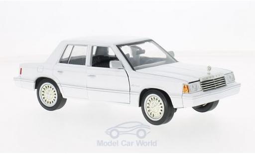 Dodge Aries 1/24 Motormax K blanche 1982 miniature