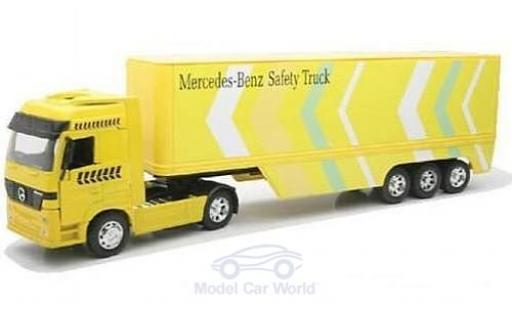 Miniature Mercedes Actros 1/32 New Ray 1857 jaune mit Kastenauflieger Mercedes Actros 1/32 New Ray 1857 jaune mit Kastenauflieger miniature