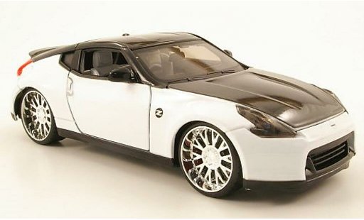 Nissan 370Z Base 1/24 Maisto blanche/noire Tuningversion 2009 miniature
