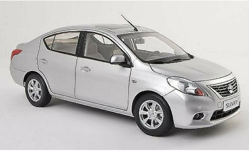 Nissan Sunny Base 1/18 Paudi grise 2010 miniature