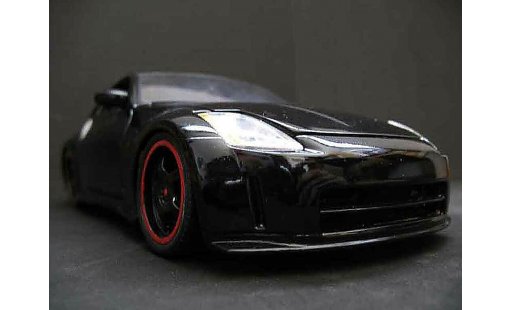 Nissan 350Z Base 1/18 Maisto coupe preparation tuning noire jantes noires miniature