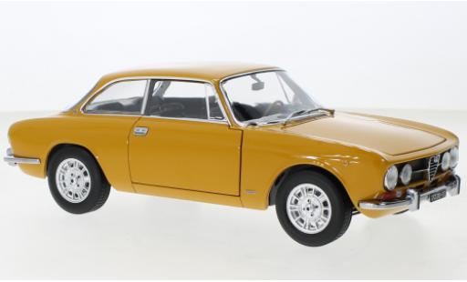 Alfa Romeo 1750 1/18 Norev GTV jaune 1970 miniature