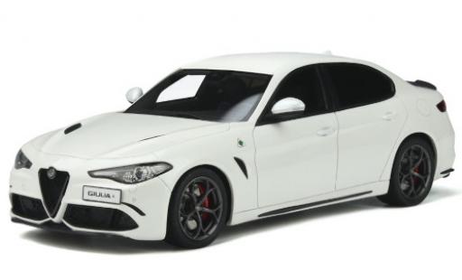 Miniature Alfa Romeo Giulia 1/18 Ottomobile Quadrifoglio blanche 2019 Alfa Romeo Giulia 1/18 Ottomobile Quadrifoglio blanche 2019 miniature