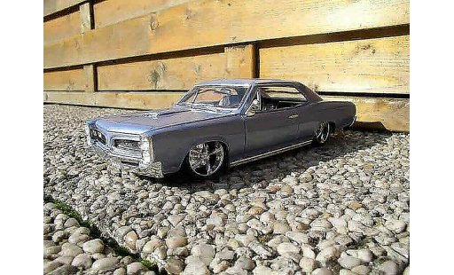 Pontiac GTO 1966 1/18 Welly bleue ciel miniature