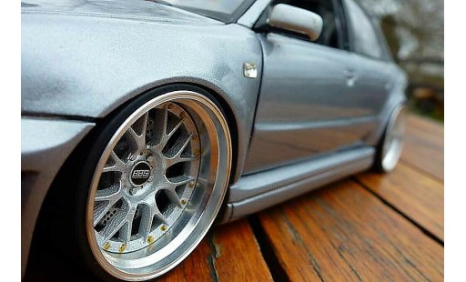 Audi S4 berline 1/18 Ut Models grise jantes BBS 20 pouces miniature