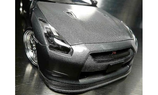 Nissan Skyline R35 1/18 Autoart carbone miniature