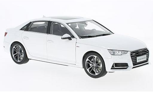 Miniature Audi A4 1/18 Paudi L blanche 2017 sans Vitrine Audi A4 1/18 Paudi L blanche 2017 sans Vitrine miniature