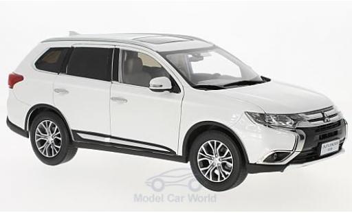 Miniature Mitsubishi Outlander 1/18 Paudi blanche 2016 Mitsubishi Outlander 1/18 Paudi blanche 2016 miniature