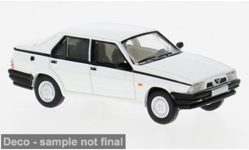 Miniature Alfa Romeo 75 1/87 PCX87 blanche 1988 1:87 Alfa Romeo 75 1/87 PCX87 blanche 1988 1:87 miniature