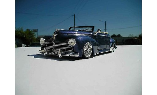 Peugeot 203 cabriolet 1/18 Solido 1954 bleu metalise jantes low riders miniature