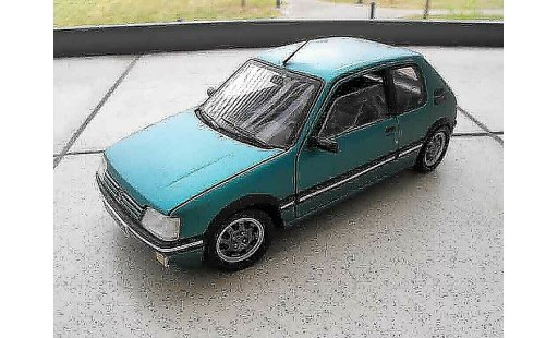 Peugeot 205 GTI 1/18 Solido Griffe rabaissee miniature