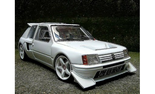 Peugeot 205 Turbo 16 1/18 Solido preparee pour la course T16 miniature