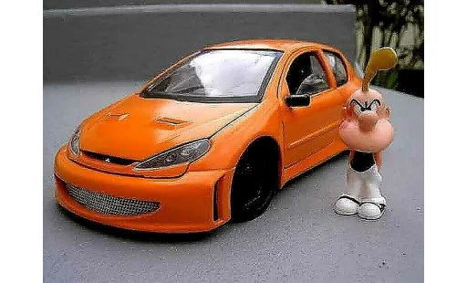 Peugeot 206 WRC 1/18 Solido street racing orange miniature