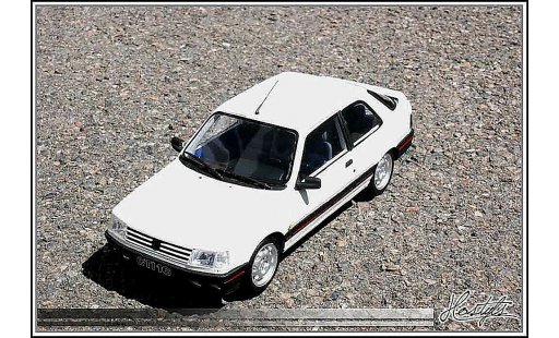 Peugeot 309 GTI 16 1/18 Ottomobile soupapes blanche miniature