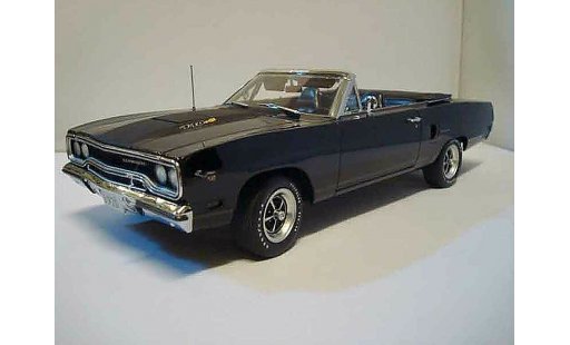 Plymouth GTX Road Runner 1/18 GMP roadrunner 440+6 noire 1970 limit&Atilde;&copy;e edition of 1250 miniature