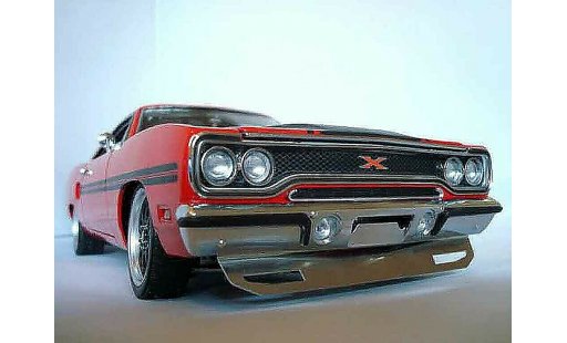Plymouth GTX Base 1/18 GMP 426 hemi gtx in rallye red miniature