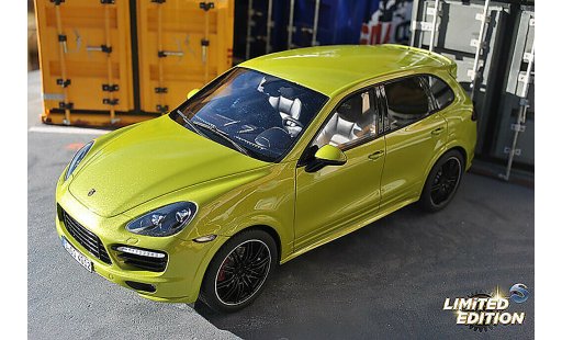 Porsche Cayenne GTS 1/18 GT Spirit verte miniature