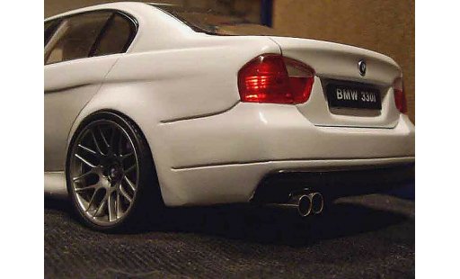 Bmw 330 tuning 1/18 Welly E90 jantes csl ligne echappement miniature