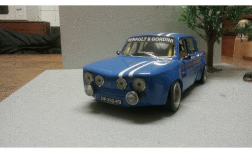 Renault 8 Gordini 1/18 Burago bleu kit large groupe A miniature