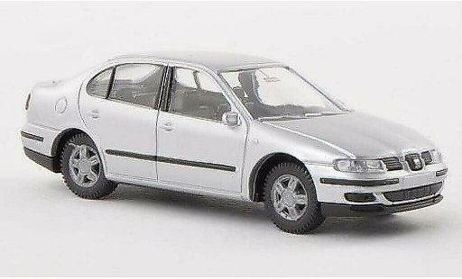 Seat Toledo II 1/87 AWM grise miniature