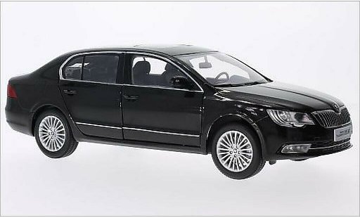 Skoda Superb Base 1/18 Paudi metallise marron 2013 miniature