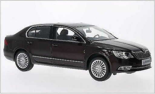 Skoda Superb Base 1/18 Paudi rouge 2013 miniature
