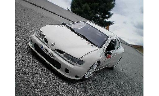 Renault Megane Base 1/18 Anson Maxi tuning blanche miniature
