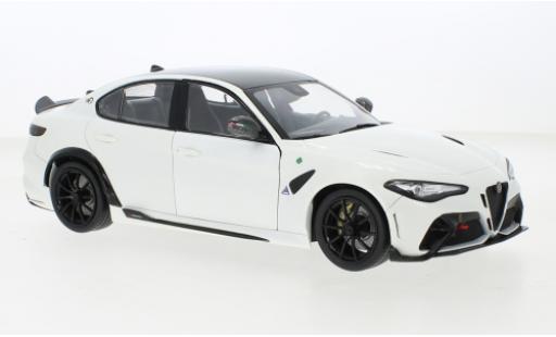 Miniature Alfa Romeo Giulia 1/18 Solido GTA blanche 2022 Alfa Romeo Giulia 1/18 Solido GTA blanche 2022 miniature