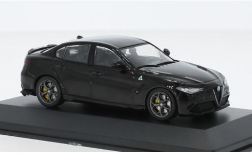 Miniature Alfa Romeo Giulia 1/43 Solido Quadrifoglio noire Alfa Romeo Giulia 1/43 Solido Quadrifoglio noire miniature
