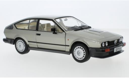 Miniature Alfa Romeo GT 1/18 Solido V6 metallise beige 1984 Alfa Romeo GT 1/18 Solido V6 metallise beige 1984 miniature