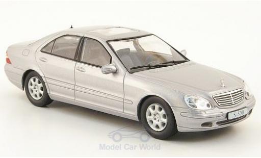 Mercedes S500 1/43 SpecialC (W220) grise 1998 ohne Vitrine miniature