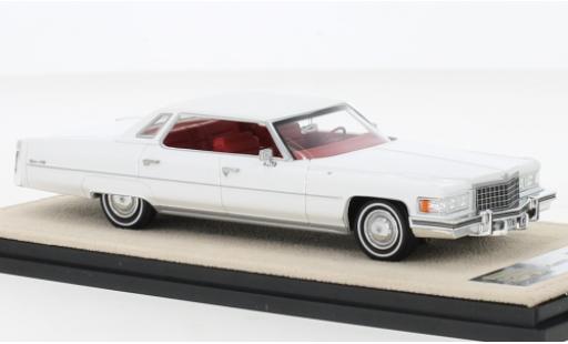 Miniature Cadillac Deville 1/43 Stamp Models DeVille Sedan blanche 1976 Cadillac Deville 1/43 Stamp Models DeVille Sedan blanche 1976 miniature