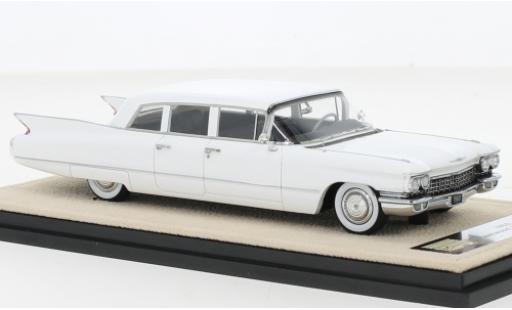 Miniature Cadillac Fleetwood 1/43 Stamp Models 75 Limousine blanche 1960 Cadillac Fleetwood 1/43 Stamp Models 75 Limousine blanche 1960 miniature