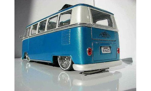 Volkswagen Combi Base 1/18 Welly low rider miniature