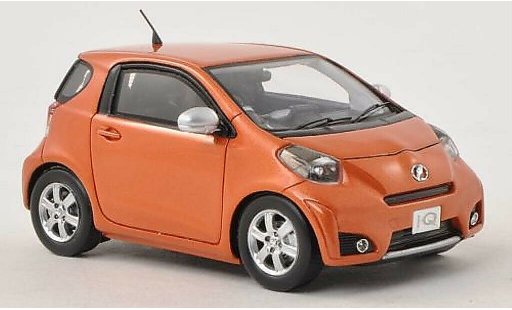 Toyota IQ Base 1/43 Ebbro orange RHD miniature