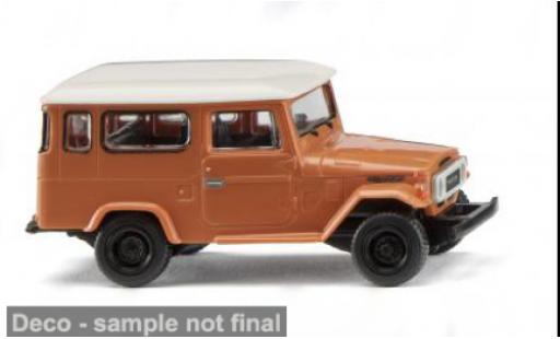 Miniature Toyota Land Cruiser marron/beige 1960 1/87 Wiking