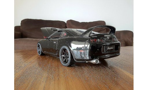 Toyota Supra Base 1/18 Kyosho noire jantes 18 pouces et disques de frein miniature