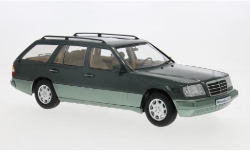 Mercedes Classe E 1/18 Triple 9 Collection T-Modell (S124) verte 1995 1:18 miniature