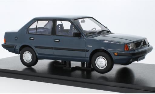 Volvo 360 1/18 Triple 9 Collection bleu 1987 miniature