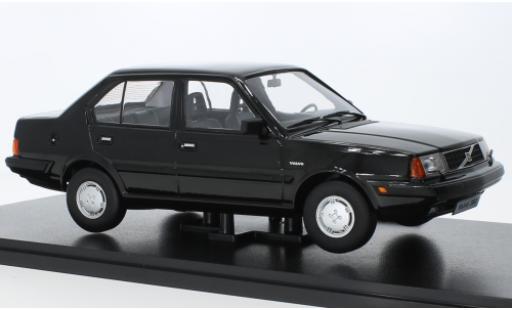 Volvo 360 1/18 Triple 9 Collection metallise noire 1987 miniature