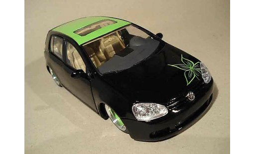 Volkswagen Golf GTI 1/18 Burago german look flower miniature