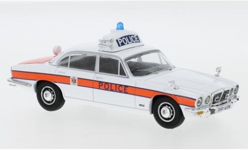 Miniature Jaguar XJ 1/43 Vanguards 6 Series II 4.2 RHD Thames Valley Police Jaguar XJ 1/43 Vanguards 6 Series II 4.2 RHD Thames Valley Police miniature