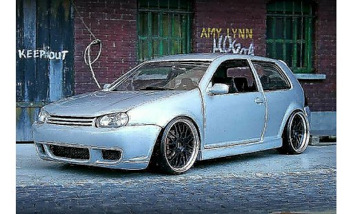 Volkswagen Golf R32 1/18 Revell kit carrosserie grise jantes bbs 18 pouces miniature