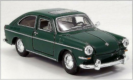 Volkswagen 1600 Base 1/24 Maisto Fastback verte miniature