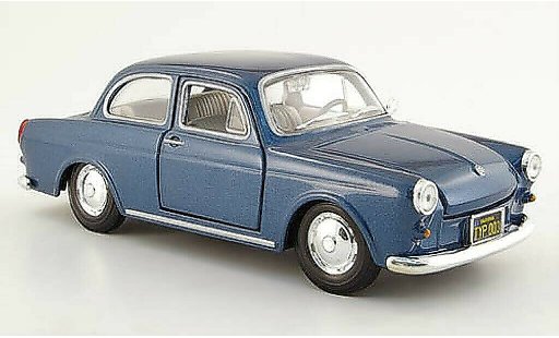 Volkswagen 1600 Base 1/24 Maisto Stufenheck bleu 1967 miniature
