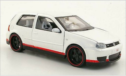Volkswagen Golf R32 1/24 Maisto Tuningversion metallise blanche 2003 miniature