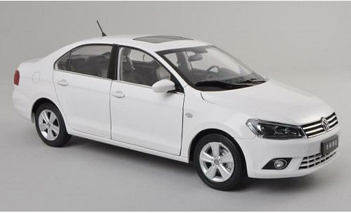 Volkswagen Jetta Base 1/18 Paudi blanche 2012 miniature