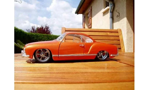 Volkswagen Karmann Base 1/18 Solido orange pulp miniature